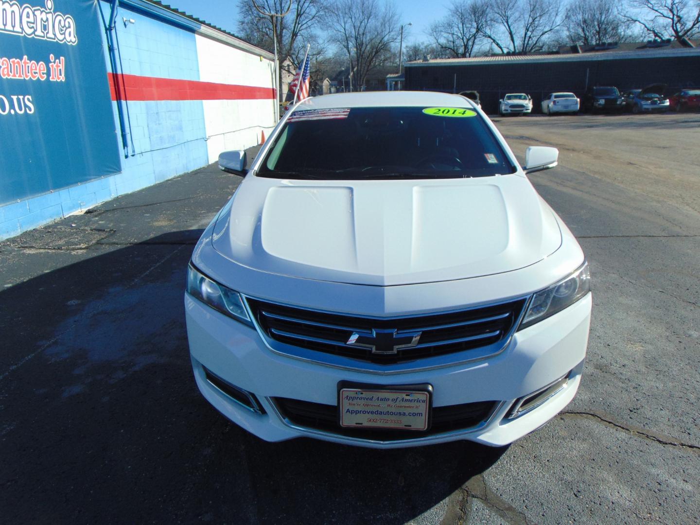 2014 Silver Chevrolet Equinox (2GNFLFEK1E6) with an 4-Cyl 2.4 Liter engine, Automatic, 6-Spd transmission, located at 2105 Dixie Hwy, Louisville, KY, 40210, (502) 772-3333, 38.220932, -85.795441 - Photo#4